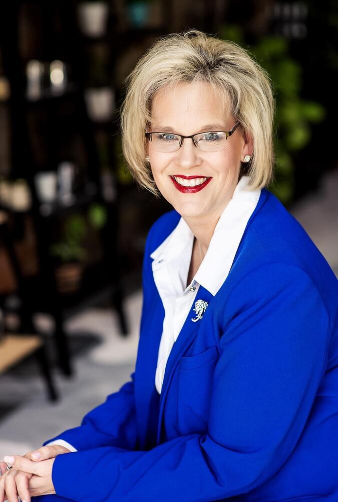 Picture of Mayor Jennifer Hobbs wearing a blue jacket